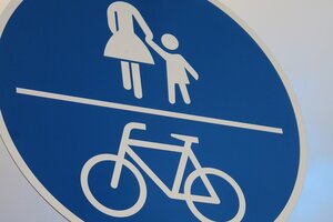 Verkehrsschild für gemeinsamen Fuss- und Radweg