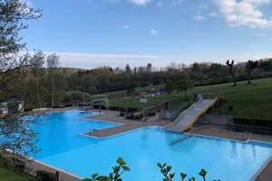 Freibad Herborn ohne Besucher.