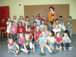 Ronald Mc Donald zu Besuch in der Kita Uckersdorf