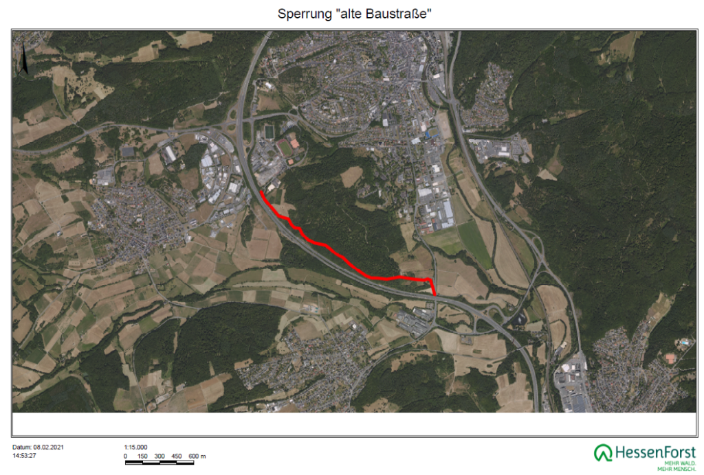 Kartenausschnitt mit roter Hervorhebung der wegen Gehölzpflegearbeiten gesperrten Baustraße zwischen Merkenbach und Hörbach.